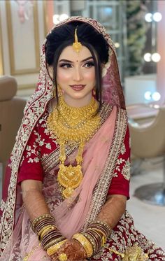 Shadi Makeup, Hindu Wedding Decor, Bridal Jewellery Ideas, Bride 2023, Girls Saree, Saree Inspiration, Mood Wedding, Bridal Mehndi Dresses, Golden Jewellery