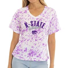 Create a fashionable game day look with this Kansas State Wildcats Faye T-shirt. It features a stylish V-neckline and a floral tie-dye pattern that accentuates the team name and logo. Loose, flowing flutter sleeves add a touch of elegance and give this Kansas State Wildcats tee a more comfortable fit. Purple V-neck Top With Graphic Print, Collegiate Style Cotton V-neck Top, Collegiate Purple Top For Game Day, Casual Purple Game Day Top, Casual Purple Tops For Game Day, Casual Purple T-shirt For Fan Gear, Kansas State Wildcats, Kansas State, Team Name