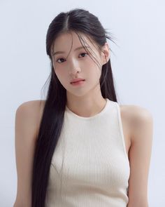 xxixuuu Korean Photoshoot, Soft Makeup Looks, Hair Style Korea, Hair Instagram, Bridesmaid Hair Makeup, Medium Length Haircut, Beauty Photoshoot, Elegant Makeup, Beauty Shoot