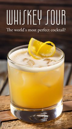 Classic Whiskey Sour, How To Make A Whiskey Sour, Proper 12 Whiskey Drinks, Frozen Whiskey Sour, Best Whiskey Sour Recipe, Cocktail With Whiskey, Whisky Sour Cocktail, Brown Alcoholic Drinks