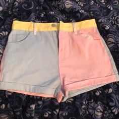 Brand New Never Worn High Waist Color Block Bottoms For Summer, High Waist Color Block Bottoms For Spring, Trendy Summer Color Block Bottoms, Trendy Color Block Bottoms For Summer, Cute Multicolor Shorts, Cute High-waisted Shorts For Spring, Cute High-waisted Shorts For Day Out, Trendy Color Block Short Length Shorts, Cotton Color Block Shorts