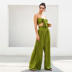 Enter the 90's with the Martina Two-Piece Set, perfect for warm Summer nights, style it with mules and golden accessories for a chic, effortless look! Strapless Polyester Imported Fancy Jumpsuit, White Satin Fabric, Bandeau Crop Top, Two Piece Jumpsuit, High Waist Wide Leg Pants, Party Kleidung, Mini Robes, Maxi Robes, Pantalon Large