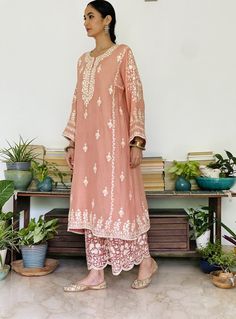 Heena Kochar, Bride Pics, Desi Attire, Dresses Pakistani, Pakistan Dress, Punjabi Outfits, Frock Fashion, Embroidery Shirt