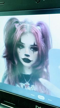 Hairstyles For Clown Costume, Easy Emo Halloween Costumes, Scary Women Clown Makeup, Face Paint For Adults Halloween, Clown Makeup With Eyeliner, Clown Makeup Eyeshadow, Harley Quinn Clown Costume, Diy Clown Halloween Costumes, Easy Make Up Ideas For Halloween