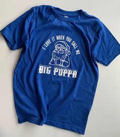 I Love It When You Call Me Big Poppa. ️️🙋🏽White design printed on a blue tee. Unisex fit, but true to size. Perfect tee to wear to show off that Christmas spirit! *available in a bodysuit for the littler ones, upon request! Check out all of our super rad Christmas designs! 🎄 Rap Christmas Shirts, Rapper Christmas, Hip Hop Christmas, Christmas Shirts For Kids, Christmas Tshirt, Funny Christmas Shirts, Kids Graphic Tees, Blue Tee, Christmas Designs