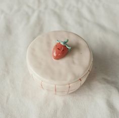 Clay Box Ideas Aesthetic, Aesthetic Clay Art Ideas, Clay Jewelry Box Ideas, Clay Trinket Box Diy, Clay Box Ideas Ceramics, Trinket Box Clay, Clay Designs Ideas, Clay Box Ideas, Clay Containers