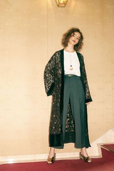 UNITED TOKYO -Women's- 2017-18AW | ファッションスタイル, 20代ファッション, スタイル Kimono Winter Outfit, Winter Kimono Outfit, Minimalist Boho Fashion, Kimono Outfits, Kimono Outfit, Mode Kimono, Mode Abaya, Mode Boho, Dita Von Teese