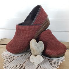 Stunning* Rusty Rust Rusticated Burgundy Red Orange Saddle Brown Textured Nubuck Suede Clogs W/ Ebony Accents... The Colour & Depth Variance & Subtlety Of These Clogs Is Impossible To Capture Prepare Yourself To Be Pleasantly Delighted. These Are Gorgeous* Crisp Brand New Unworn Dansko . Professional Danish Stapled Traditional Heritage Textured Nubuck Suede Rocker Bottom Roll Clogs Oak 'Woodgrain' Solesebony Leather Insole Chunky Round Toeplatform Wedge Block Heel Slip-On Slides Mulesarch Suppor Red Closed Toe Clogs With Cushioned Footbed, Red Clogs With Removable Insole And Round Toe, Comfortable Red Clogs With Round Toe, Suede Clogs, Boho Cottage, Brown Texture, Red Boho, Saddle Brown, Dansko Shoes