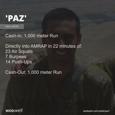 a man is smiling while standing in front of an image with the words'paz '