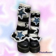 Cute Crochet Leg Warmers, Crochet Leg Warmers Aesthetic, Y2k Crochet Ideas, Starry Night Crochet, Striped Leg Warmers, Fairy Crochet, Crochet Leg Warmers, Crochet Design Pattern, Kawaii Crochet