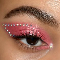 Make Up With Crystals, Extra Makeup Looks, Makeup With Crystals, Bday Makeup, Dewy Face, Gem Makeup, Face Rhinestones, Concert Makeup, Face Crystals