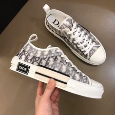 Dr Shoes, Women Men Shoes, Vuitton Bag, Replica Handbags, Hermes Bag, Men Shoes Size, Low Top, Christian Dior, Top Sneakers