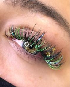 Creative Lash Extensions, Lash Extensions With Glitter, Gem Lashes, Coloured Lashes, Green Lashes, Halloween Lashes, Applying Lashes