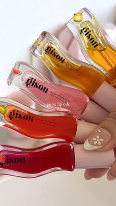 Gisou Lip Gloss, Gisou Lip Oil, Profumo Victoria Secret, Skincare And Makeup Products, Best Lip Gloss, Skin Care Items