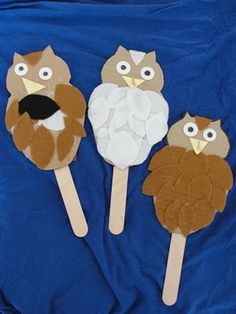 three wooden spoons with owls on them and the words, story puppets owl babies