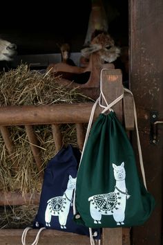 Our navy-blue and green  Alpaca bags help us to gain a lot of experiences. With their 37 x 46 cm, the bags are big enough to put in all the things we collect during our adventures. The bags are made out of 100% cotton and the self-drafted alpaca is screen printed with love.  Unsere dunkelblaue oder grüne  Alpaka Tasche hilft uns viele viele neue Erfahrungen zu sammeln. Mit seiner Größe von 37 x 46 cm ist die Tasche groß genug, um all die Dinge darin zu verstauen, die wir auf unseren Abenteuern finden. Die Tasche ist aus 100% Baumwolle und das selbst-entworfene Alpaka drucken wir mit Siebdruck und liebe auf den Stoff.  (Only handwash/Nur Handwäsche) If you live in Germany, it takes around a week until the bag arrives. In other countries it may take longer. Blue Softback Bags For Outdoor Use, Blue Outdoor Softback Bags, Blue Softback Bag For Outdoor, Blue Softback Bags For Outdoor, Blue Backpack For Outdoor, Green Softback Bag For Outdoor Activities, Green Softback Bags For Outdoor Activities, Green Softback Bag For Outdoor Use, Green Softback Bag For Outdoor