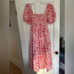 New Without Tags, I Accidentally Ripped The Tag In My Hair When I Tried It On. Never Been Worn Only Tried On Once!! No Rips, Stains, Wear, Or Blemishes At All. Abercrombie & Fitch Women’s Size M Pink/Peach/Salmon Floral Midi Dress With Puff Sleeves, Smocked Top, And Tiered Skirt Has 2 Pockets! Perfect For Spring, Baby Shower, Wedding Guest Dress Summer Cotton Smocked Dress With Floral Print, White Smocked Dress With Floral Print And Square Neck, White Floral Print Smocked Dress For Brunch, Floral Print Cotton Smocked Dress For Vacation, Cotton Smocked Floral Dress For Vacation, White Smocked Dress With Floral Print For Beach, Cotton Smocked Dress With Floral Print For Vacation, Casual White Smocked Maxi Dress, Casual White Maxi Smocked Dress