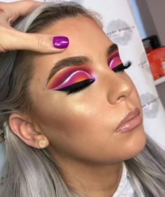 Pink Nude Lipstick, Eyeshadow Natural, Beauty Bomb, Makeup Bold, Nude Pink Lipstick, Maquillage Yeux Cut Crease, Makeup Things, Brows Makeup