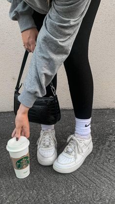 White Crew Socks Outfit, Nike Ankle Socks Outfit, Long Nike Socks Outfit, Nike Crew Socks Outfit, Nike Socks Outfit Leggings, Long Socks Outfits, Crew Socks With Sneakers Outfit, Crew Socks With Sneakers, Socks With Sneakers Outfit