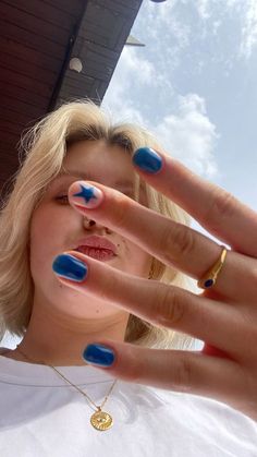 Nails Regular Polish Design, Short Nails With Nail Polish, Simple Nail Painting Ideas, Nail Art Inspo For Short Nails, Short Nail Blue Designs, Navy Polka Dot Nails, Natural Length Nails Design, Gel Nail Designs Western, Short Nail Painting Ideas