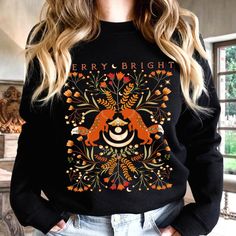 This Scandinavian Christmas MERRY AND BRIGHT SWEATSHIRT / CHRISTMAS FOX SWEATSHIRT is perfect for fans of the Swedish Christmas, Nordic Sweater, Nordic Christmas, Swedish Folk Art and Botanical Print aesthetic. The large Scandinavian Christmas original design makes this cozy sweatshirt the perfect hygge gift for her or him! 🌙UNISEX cut - Gildan 18000 sweatshirt 🌙Gildan 18000's are not inherently oversized 🌙Pls size up a few sizes for a loose boyfriend style ❓How do I know what size to order? Christmas Nordic, Christmas Merry And Bright, Cottagecore Sweater, Swedish Folk Art, Hygge Gifts, Fox Christmas, Norwegian Sweater, Nordic Sweater, Print Aesthetic