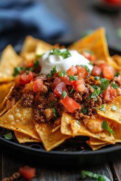 Nachos topped with ground beef, diced tomatoes, cilantro, and a dollop of sour cream. Nachos Chips Recipe, Nacho Chips Recipe, Nachos And Cheese, Air Fryer Nachos, Classic Nachos, Nachos Chips, Nachos Recipes, Strip Steak Recipe, Bbq Chips