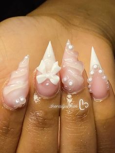 Prom Stilleto Nails, Stiletto Flower Nails, Stiletto Bow Nails, Stilleto Nail Idea Short, Bow Nails Almond, Nail Ideas Stiletto Short, Short Stiletto Nails, Short Coffin Nails Designs, Stiletto Nails Short