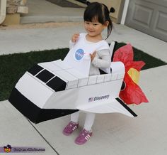 Space Shuttle Costume, Diy Space Shuttle, Diy Astronaut Costume, Costume Dinosaure, Space Costume, Happy Halloween Pictures