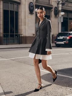 Приталенное платье мини с плиссированными вставками :: LICHI - Online fashion store Pleated Blazer, Skirt With Pleats, Blazer Mini Dress, Fitted Mini Dress, Office Dresses, Large Buttons, Fitted Silhouette