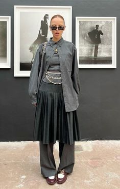 Vest Suit Women Street Style, Pinstripe Pants Outfit, Modest Clothing, Modest Fashion Outfits, 가을 패션, Mode Vintage, Fashion Killa, Modest Outfits, Look Fashion