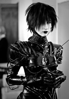 I'd wear this if I looked like her, the hairstyle so fits the outfit! Goth Apocalypse Outfit, Futuristic Apocalypse Fashion, Dark Sci Fi Aesthetic, Sci Fi Hairstyles, Sci Fi Outfits, Cyberpunk Goth, Punk Aesthetics, Industrial Fashion, Latex Cosplay