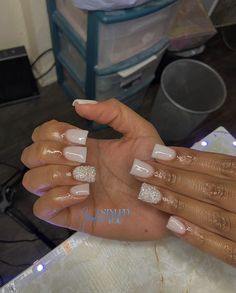 White Shorts Nails Design, Shorts Acrylic Nails Square, Shorts Cute Nails, White Short Nails With Rhinestones, Woman Essentials, Baddies Nails, Teen Nails, Small Nails