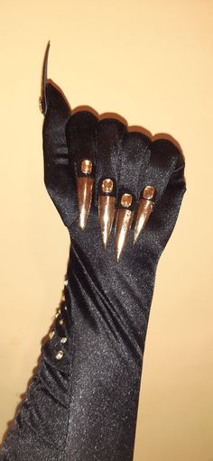 All products are made in Europe with high quality workmanship. I use professional materials for manicures and nails. Make a statement with these mesmerizing burlesque nail gloves! Designed for the bold and daring, these gloves are adorned with metallic spikes and studded nails, adding an edgy twist to any outfit. Perfect for fashion-forward individuals, these gloves are not only a unique accessory but also a stunning conversation starter. Whether you're attending a burlesque event, a cosplay convention, or simply want to unleash your creativity, these gloves are sure to make heads turn wherever you go. Stand out from the crowd and embrace your avant-garde style with these fierce burlesque nail gloves! Black satin elbow-length body gloves, long cosplay bridal gloves, Drag Queen Burlesque co Nail Gloves, Drag Queen Costumes, Black Gold Nails, Claw Gloves, Gothic Lingerie, Gloves Long, Elbow Length Gloves, Costume Gloves, Burlesque Costume