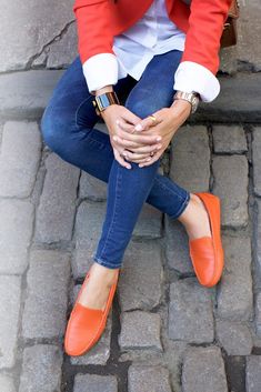 orange is the new black // M.Gemi | Atlantic-Pacific Orange Shoes Outfit, Blair Eadie, Atlantic Pacific, Flats Outfit, Style Inspiration Casual, Fashion Sites, Red Floral Dress, Orange Is The New