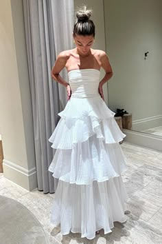 Layered Strapless Dress, Italian Prom Dresses, Tiered Wedding Dresses, Tiered Formal Dress, White Prom Dress Long, Tiered Wedding Dress, 21th Birthday, Prom Dress Sleeveless, Light Wedding Dresses