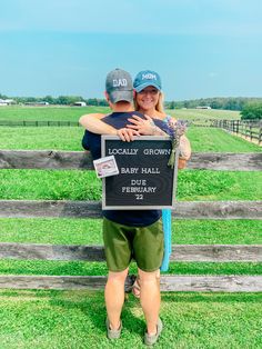 Pregnancy announcement ideas New Dad Surprise Baby Announcements, Mom And Dad Hats Announcement, Mom And Dad Pregnancy Announcement, Hippie Pregnancy, Announcement Board, Baby Surprise Announcement, Announcement Pictures, Baby Announcement Pictures, Pregnancy Announcement To Husband