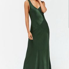 Arden Full-Length Maxi Dress With Deep V-Neck Size: Xs Color: Emerald - Gorgeous Dark Gree Fit: - I Consider This Quite Large For An Xs. I’d Consider This A Large Small/ In Between A Small & Medium - For Reference, I’m 5’8, About 125 Pounds, And Usually Wear A Size 2 Bottoms. - 59” Long From Shoulder To Bottom; 15” To 17” Pit To Pit (Fabric Allows For Movement) - Fabric Is Soft And Slippery So It Can Pucker At The Seams (Pictured) But This Isn’t And Issue When I’m Heavier And My Butt/Hips Were B Green V-neck Maxi Dress For Night Out, Spring V-neck Bias Cut Maxi Dress, V-neck Bias Cut Maxi Dress For Spring, Elegant Green V-neck Slip Dress, Green Maxi Dress With Surplice Neckline For Date Night, Green V-neck Dress For Date Night, Summer V-neck Bias Cut Maxi Dress, Summer Bias Cut V-neck Maxi Dress, Fitted Green V-neck Slip Dress