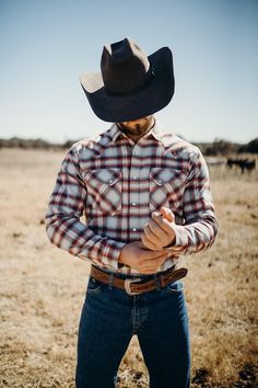 Western Photoshoot Ideas Men, Cowboy Photography Men, Western Man Outfit, Rancher Outfits Men, Fall Western Outfits Men, Mens Western Style Casual, Men’s Western Style, Cowboy Photoshoot Men, Cowboy Look Men Style