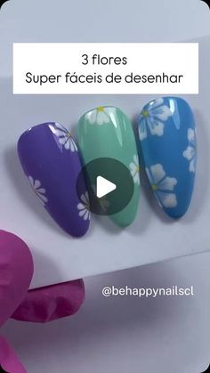 three different colored nails with white flowers on them and the words 3 flores super facies de desenhar