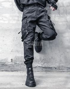 Design: Techwear, Ninja Techwear, Cyberpunk, Military, Futuristic Technical pants: This techwear pants is the perfect garment to complete your Techwear outfit. Breathable materials: This techwear hoodie made of polyester, cotton and spandex can be worn all year round. Suitable for men and women Machine washable: 30 °C (86 °F) Size (cm ⎥in) Waist Hip Pant Length M 68⎥26.8 104 ⎥40.9 93 ⎥36.6 L 72 ⎥28.4 108 ⎥42.5 95 ⎥37.4 XL 76 ⎥29.9 112 ⎥44.1 97 ⎥38.1 2XL 80 ⎥31.5 116 ⎥45.6 98 ⎥38.9 3XL 84 ⎥33.1 1