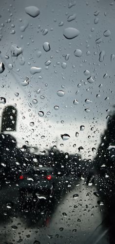 rain drops on the windshield of a car