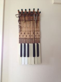 a wall mounted musical instrument with keys attached to it's strings and hang on the wall