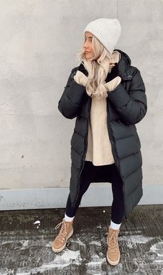 2023 Cold Winter Outfits, Puffer Parka Outfit, Winter Jackets Women 2023, England Fashion Winter, Casual Snow Outfits For Women, Vail Winter Outfits, Leavenworth Washington Winter Outfits, Parka Outfit Woman, Extreme Winter Outfits