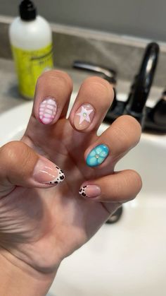 #nailart #acrylicnaildesigns #gelnails #cheetah #bloominggel Turquoise And Leopard Nails, Cute Aesthetic Almond Nails, Cruise Nails Short, Cheetah Nail Ideas, Nail Inspo Almond Simple, Chetta Nails, Nails For Italy, Nails Cheetah, Nail Inspired