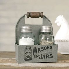 Mini Mason's Jars Salt & Pepper Shakers With Caddy-CTW Home-The Village Merchant Tall Glass Candle Holders, Farmhouse Chic Decor, Kitchen Box, Diy Organizer, Decor Organization, Mini Mason Jars, Mason Jar Crafts Diy, Primitive Kitchen, Glass Mason Jars