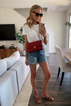 Hermes Oran Sandals Outfit, Hermes Oran Sandals, Slippers Outfit, Small Shorts, Red Chanel, Summer Shorts Outfits, Sandals Outfit, Fashion Jackson, Shorts Outfits