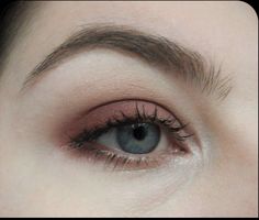 Pretty Eye Makeup For Blue Eyes, Rust Eyeshadow, Eyeshadow Blue Eyes, Eye Makeuo, Eyeliner Trends, Venus Palette, Makeup Geek Eyeshadow, Mekap Mata, Makeup Tutorial Step By Step