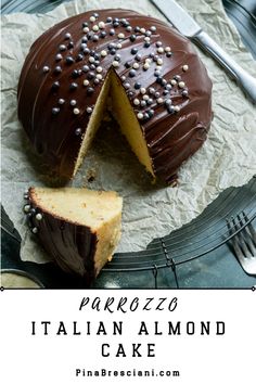 A Delicious Italian Almond Cake Italian Almond Cake, Easy Cakes To Make, Scrumptious Food, Chocolate Lava Cake, Valentines Day Desserts, Winter Desserts, Almond Cake, Chocolate Almond, Lava Cakes