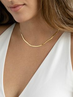 Your 2022 essential. Unique, cool, and luxurious - layer this beauty with everything. Details: * Gold KT: 14K Yellow. Real solid gold, made to last a lifetime. * Chain Length: 16 or 18 inches * Chain Style: Herringbone * Chain width: 3mm for the 14k * Secured with a lobster clasp * Ethically sourced materials from the USA * Handmade in Toronto * Ready to ship in 3-5 business days * Arrives in a beautiful package ready for gifting We love our customers - you're in good hands. * Happiness Guarante Gold Herringbone Necklace, Herringbone Chain, Herringbone Necklace, Solid Gold Necklace, 14k Gold Necklace, Liquid Gold, Jewelry Christmas, Gold Piece, Etsy Fashion