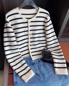 Casual Chique Stijl, Fashion Cardigan, Style Désinvolte Chic, Striped Knitted Sweater, Style Casual Chic, Pullover Mode, Cropped Pullover, White Cardigan, Cardigan Fashion